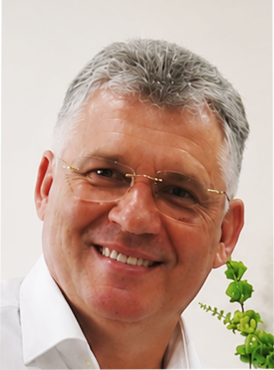 Dr. Robert Lyons O. MD. PhD, Senior Associate Member Royal Society of Medicine (London)    